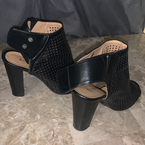 Open toed ankle boots - Picture 3 of 5